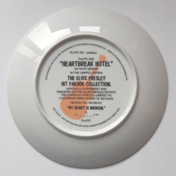 Elvis Heartbreak Hotel Plate with Certificate of Authenticity - Picture 2 of 5